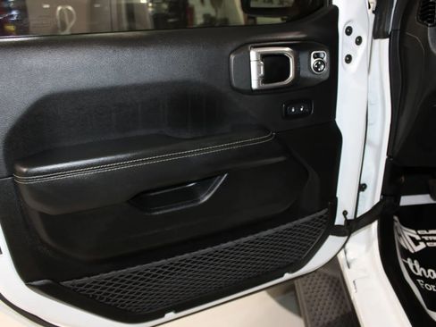 Used 2021 Jeep Wrangler Unlimited Sahara image 16