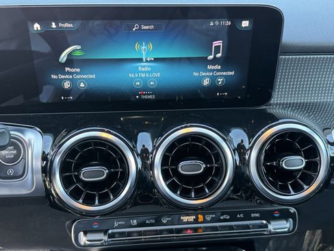 Used 2022 Mercedes-Benz GLB 250 image 21