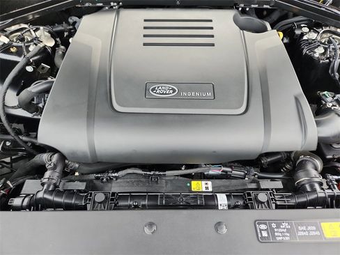 Used 2025 Land Rover Defender 110 S image 25