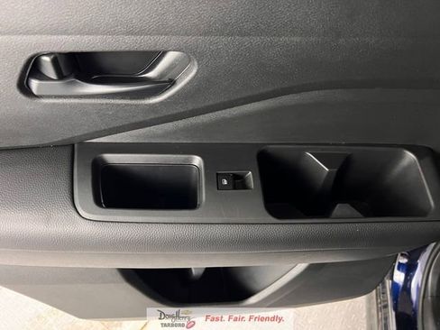 Used 2025 Nissan Pathfinder SV FWD image 32