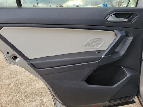 Used 2020 Volkswagen Tiguan SE image 10