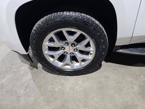 Used 2019 GMC Yukon XL SLT w/ Open Road Package AWD/4WD image 22