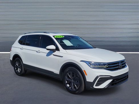 Used 2022 Volkswagen Tiguan SE image 2