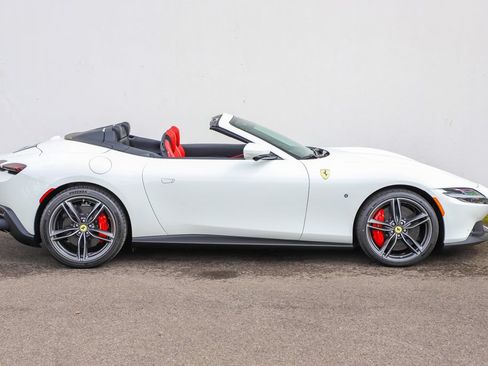 Certified 2026 Ferrari Roma Spider RWD image 3