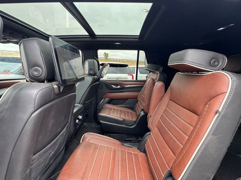 Used 2024 GMC Yukon Denali Ultimate image 2