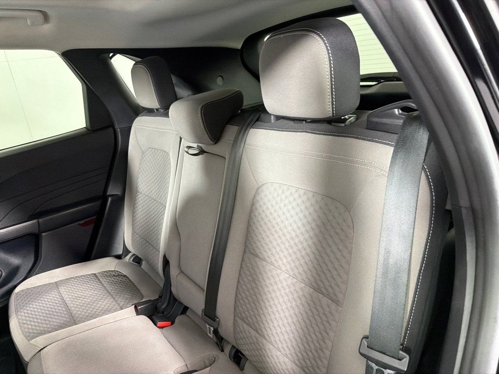Used 2021 Ford Escape SE w/ SE Sport Appearance Package AWD/4WD image 19