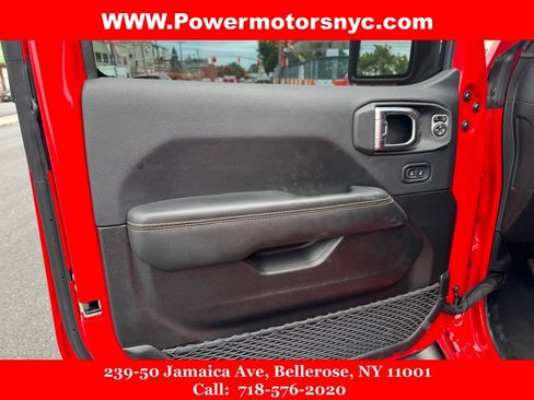Used 2025 Jeep Wrangler Unlimited Sahara w/ Safety Group AWD/4WD image 16