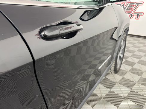 Used 2019 Jeep Cherokee Limited image 30