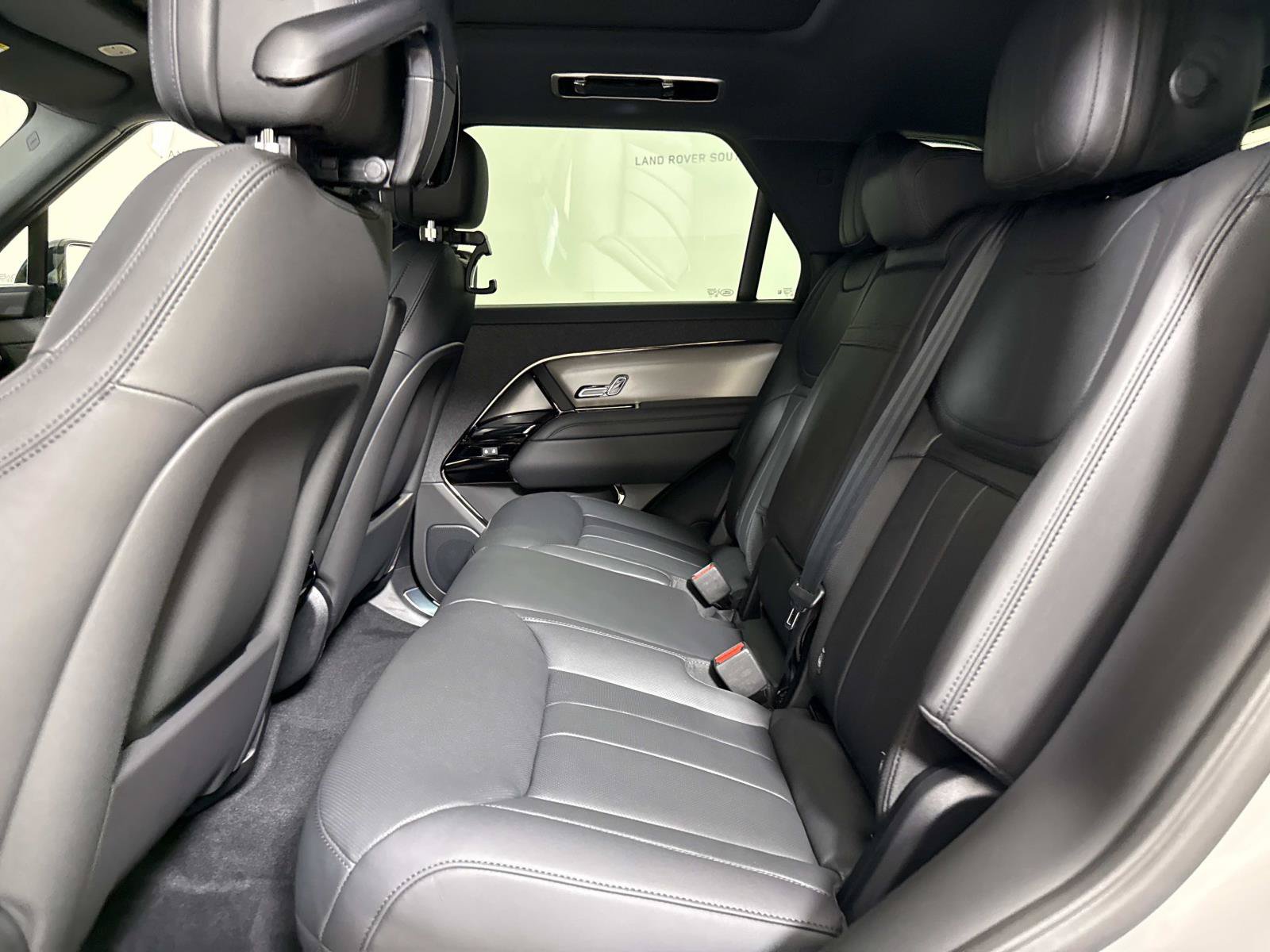 New 2027 Land Rover Range Rover Sport SE AWD/4WD image 14