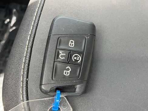 Used 2024 Volkswagen Taos SE AWD/4WD image 38