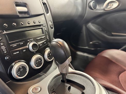 Used 2010 Nissan 370Z Touring image 11