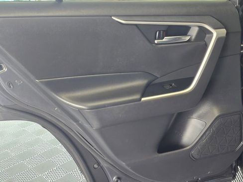Used 2022 Toyota RAV4 XLE image 38