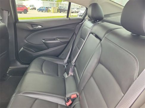 Used 2017 Chevrolet Cruze Premier image 9
