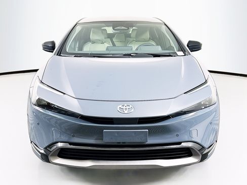 Used 2026 Toyota Prius XLE FWD image 2