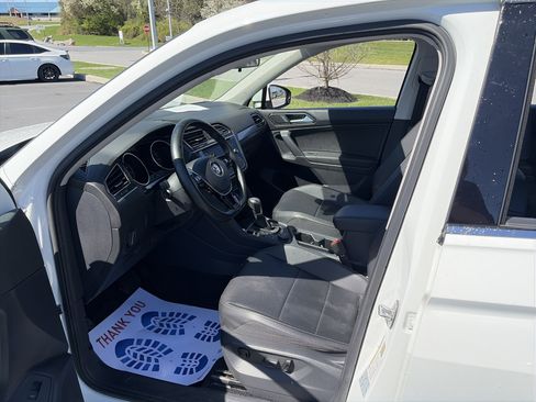 Used 2018 Volkswagen Tiguan SEL w/ 3rd Row Seat Package image 17