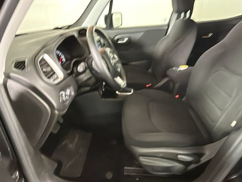 Used 2020 Jeep Renegade Latitude w/ Cold Weather Group AWD/4WD image 14