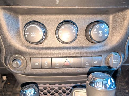 Used 2013 Jeep Wrangler Unlimited Rubicon w/ Connectivity Group image 31