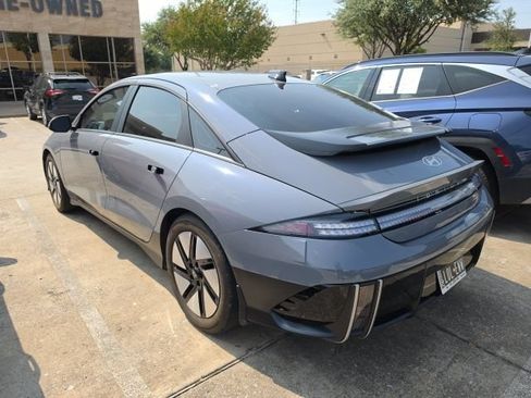 Used 2024 Hyundai Ioniq 6 SE RWD image 2