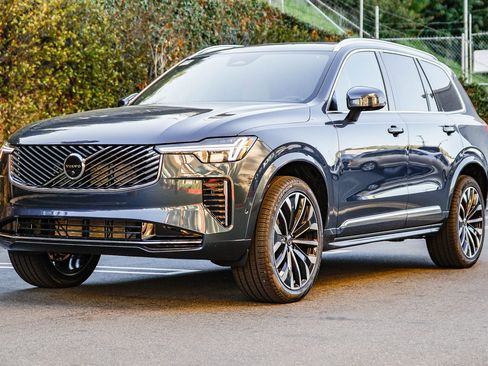 New 2026 Volvo XC90 B5 Plus w/ Protection Package image 3