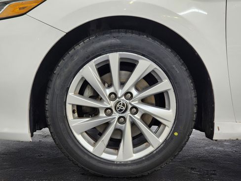 Used 2021 Toyota Camry LE image 48