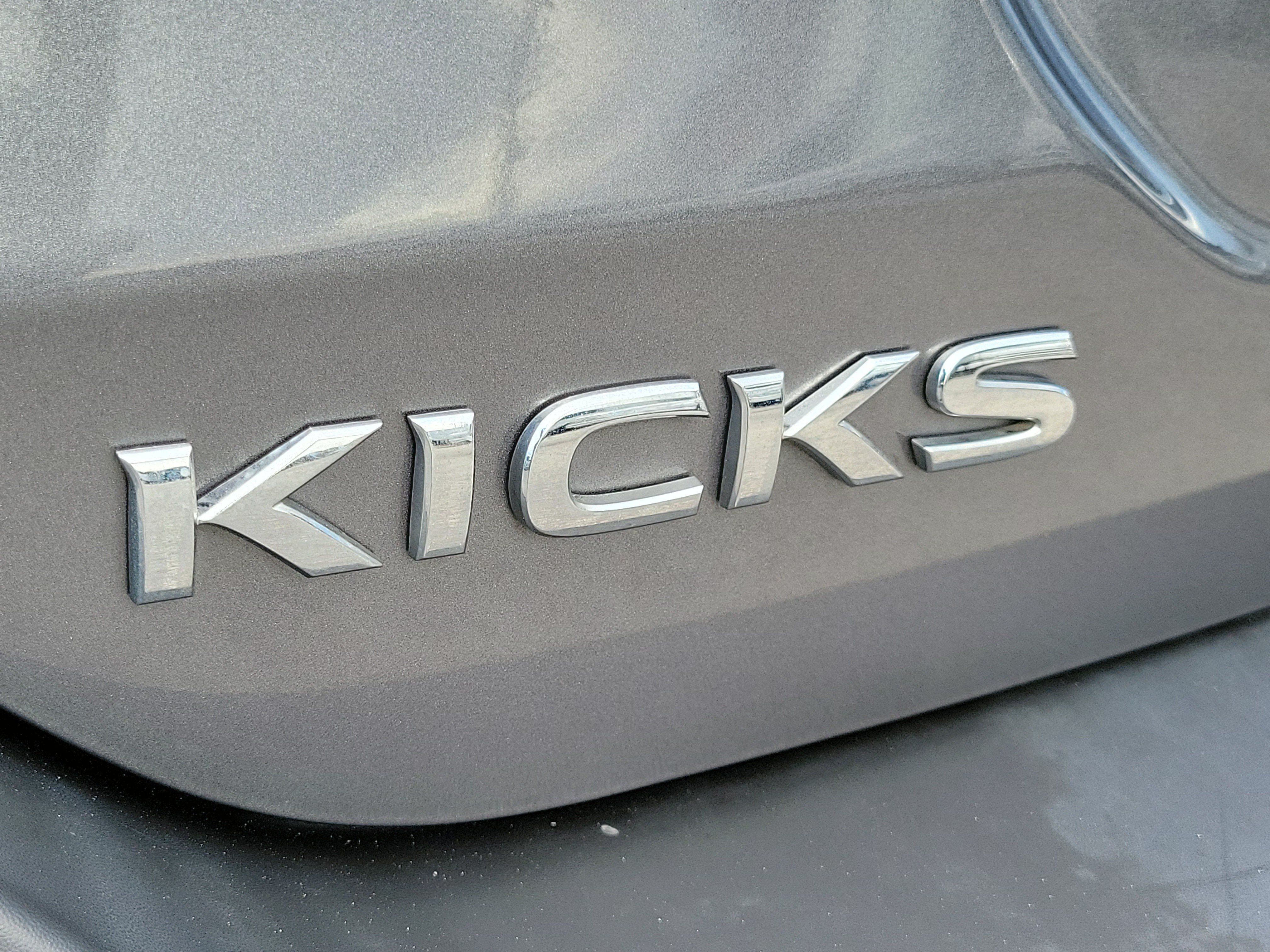 Used 2020 Nissan Kicks S FWD image 11