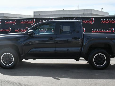 Used 2024 Toyota Tacoma TRD Sport image 4