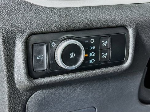 Used 2023 Ford Explorer XLT w/ Equipment Group 202A AWD/4WD image 17