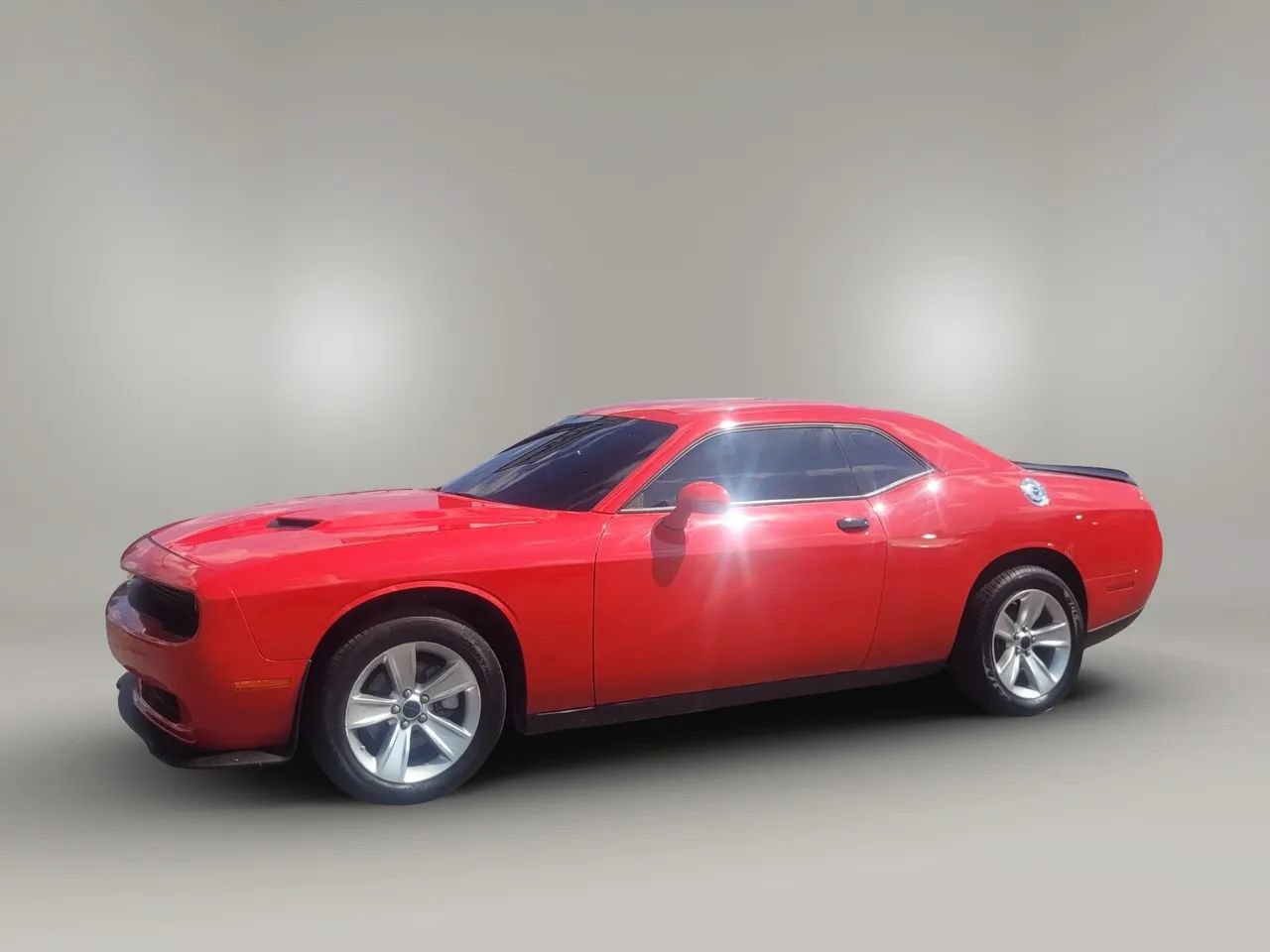 Used 2023 Dodge Challenger SXT RWD image 2