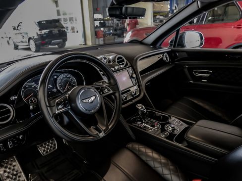 Used 2017 Bentley Bentayga image 1