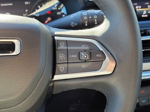 Used 2023 Jeep Compass Limited image 20