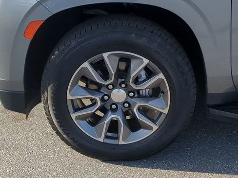 Used 2022 Chevrolet Suburban LT w/ LT Signature Package image 15