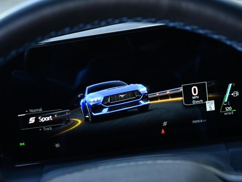 Used 2025 Ford Mustang Dark Horse image 43