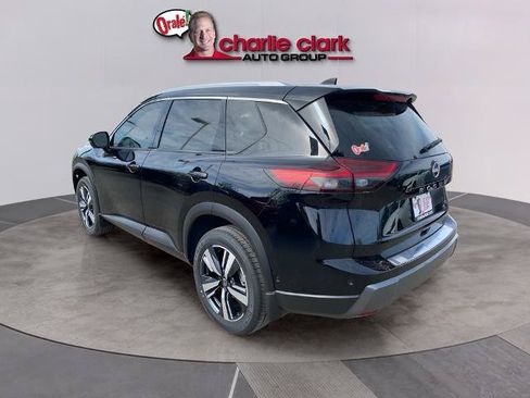 Certified 2025 Nissan Rogue SL FWD image 3