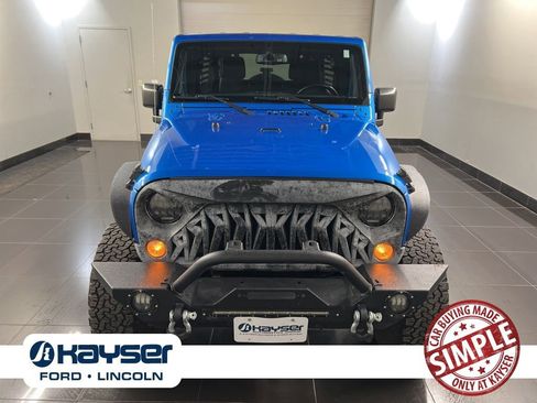 Used 2016 Jeep Wrangler Unlimited Sahara image 2