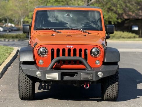 Used 2015 Jeep Wrangler Unlimited Rubicon w/ Connectivity Group image 4