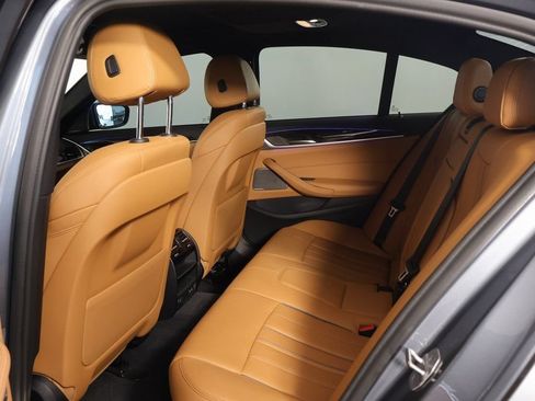 Used 2022 BMW 530i w/ Premium Package RWD image 11