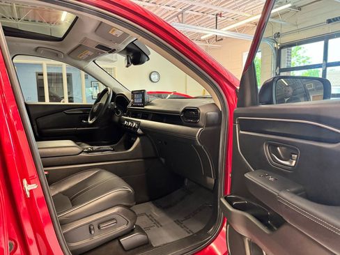 Used 2025 Honda Pilot Elite image 35