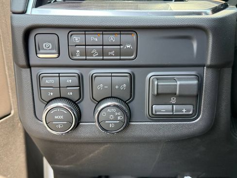 New 2026 Chevrolet Suburban Z71 w/ Z71 Off-Road Package AWD/4WD image 21
