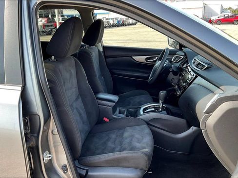 Used 2015 Nissan Rogue SV FWD image 16