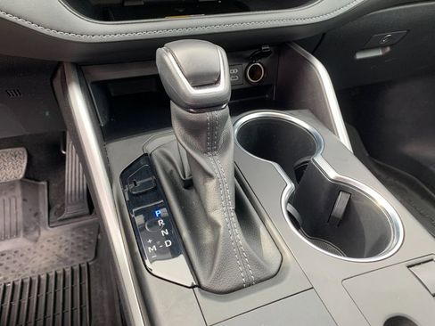 Used 2024 Toyota Highlander XLE image 28