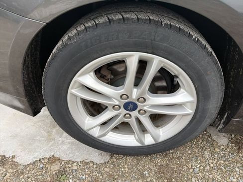 Used 2018 Ford Fusion SE w/ Fusion SE Technology Package image 11