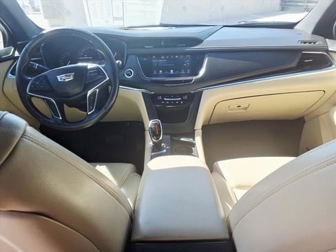 Used 2017 Cadillac XT5 FWD image 18