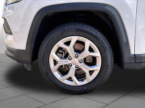Used 2024 Jeep Compass Latitude AWD/4WD image 11