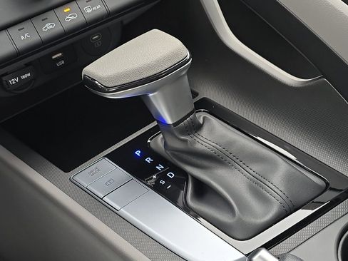 Used 2025 Hyundai Elantra SE image 19