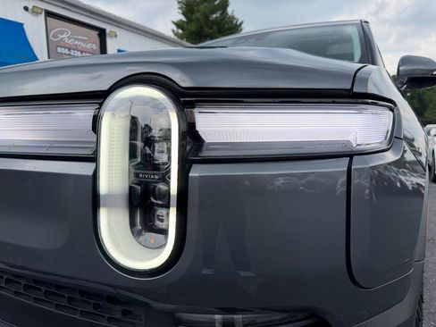 Used 2025 Rivian R1S Adventure AWD/4WD image 24