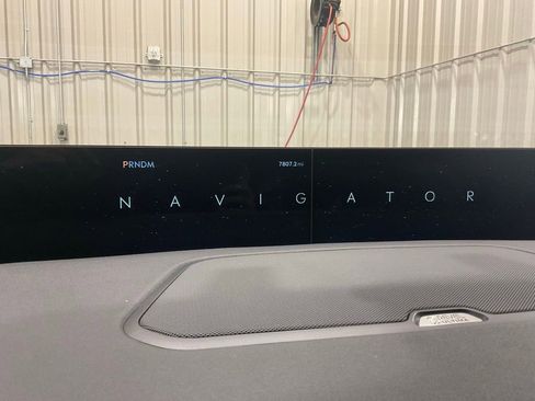 Used 2025 Lincoln Navigator Reserve w/ Jet Appearance Package AWD/4WD image 17