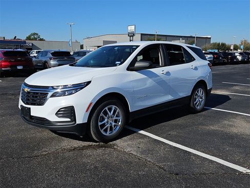Used 2022 Chevrolet Equinox LS w/ LS Convenience Package image 12
