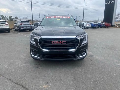 Used 2024 GMC Terrain SLT image 2
