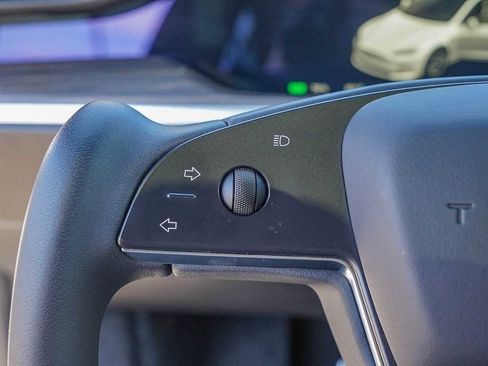 Used 2022 Tesla Model S image 13