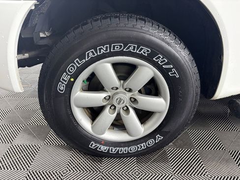 Used 2014 Nissan Titan SV w/ SV Value Truck Package image 10